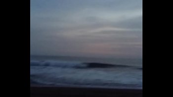 Чтоб сексапильная телочка за деньги отсосала его здоровый член в машине