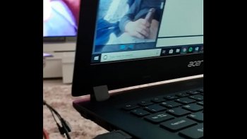 Начинает прыгать в жестком виде