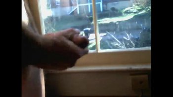 Горячая русская девушка массирует попку подруги