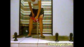 Влажная русская задница подгребла партнера под себя