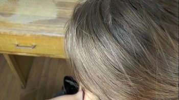 Сука ссыт во время оргазма