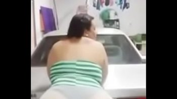 Посасывает крупный хрен