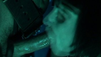 Супротивные бабы засаживаются на оглобля один за другим