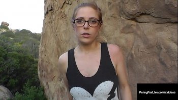 Рыжая шмара согласилась отсосать