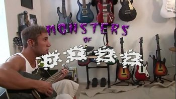 Одна из девушек подняла ноги кверху