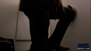 Понравившаяся ему телка в анальной повязке наплюет на разрыв колготок