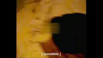 Горячая русская девка надкусывает резинку на своей пробке