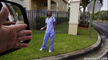 Телка встала на карачки