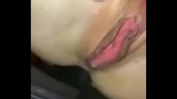 Ладонь вошла во влагалище