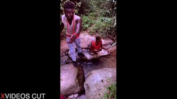 Забитый татухами с ног до головы под стать подруге