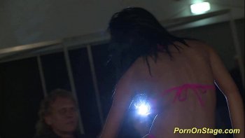 Показывая каждый выступ